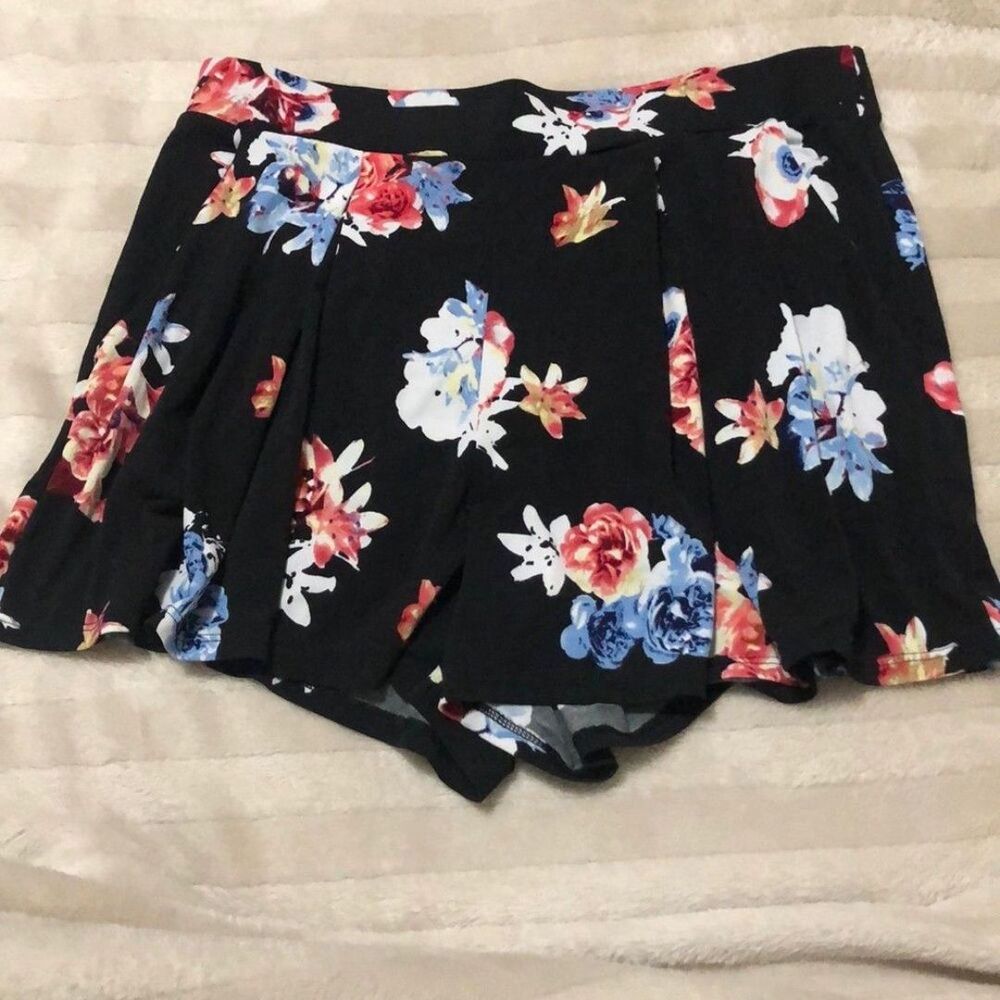 Express cute pants that look like a skirt  floral black - Picture 2 of 5
